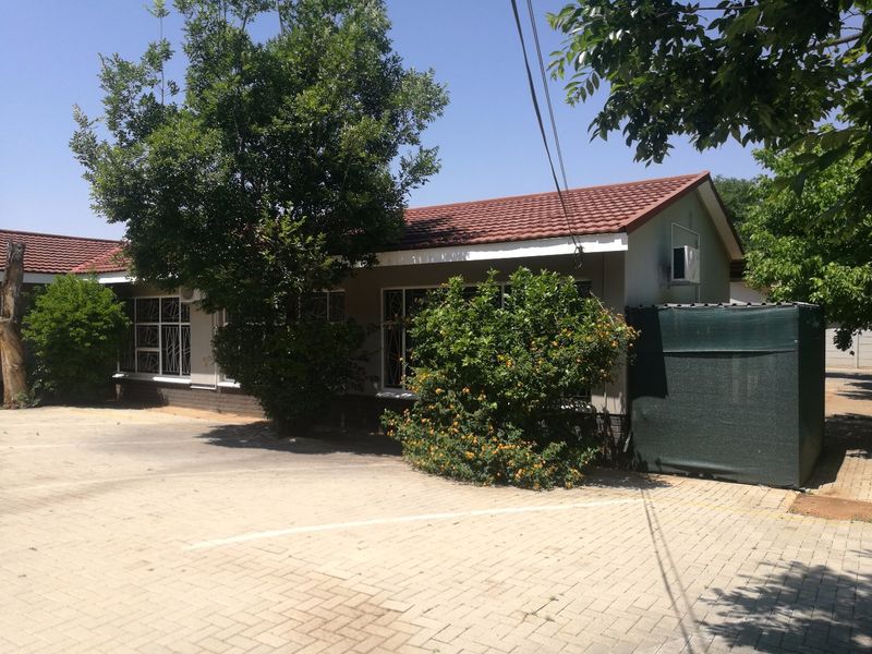 Commercial Building - Photo 2