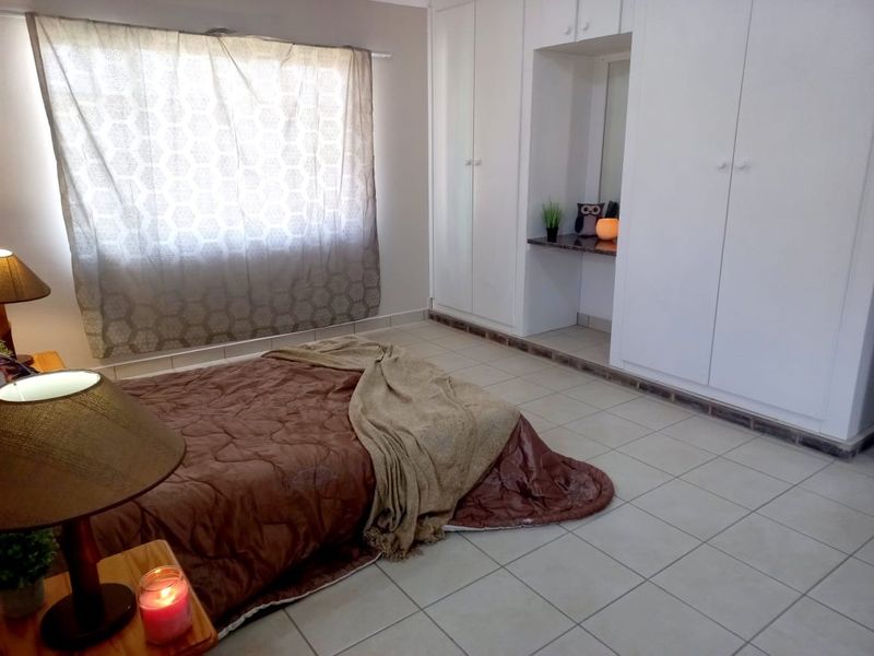 Discover your dream home in Rynfield, Benoni. This newly renovated 4- bedroom house, nestled close to schools and shops. - Photo 9