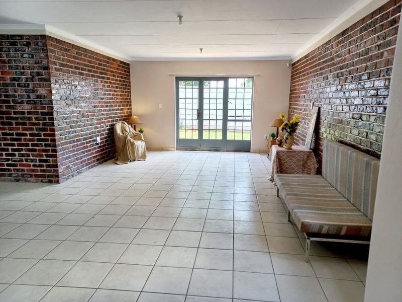 Discover your dream home in Rynfield, Benoni. This newly renovated 4- bedroom house, nestled close to schools and shops. - Photo 3