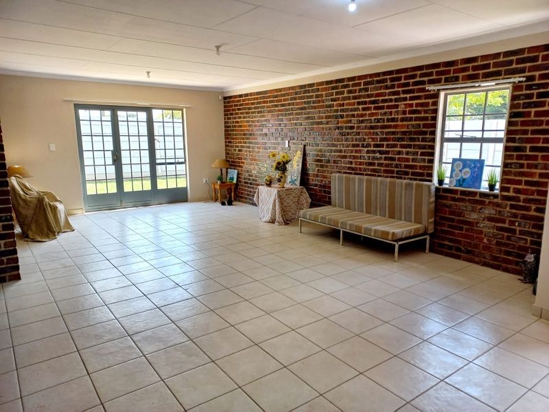 Discover your dream home in Rynfield, Benoni. This newly renovated 4- bedroom house, nestled close to schools and shops. - Photo 8