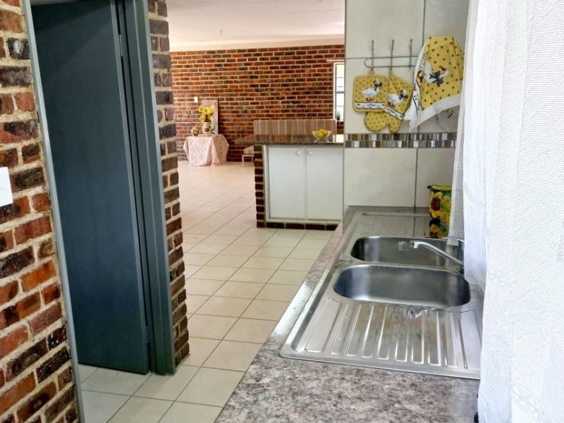 Discover your dream home in Rynfield, Benoni. This newly renovated 4- bedroom house, nestled close to schools and shops. - Photo 6