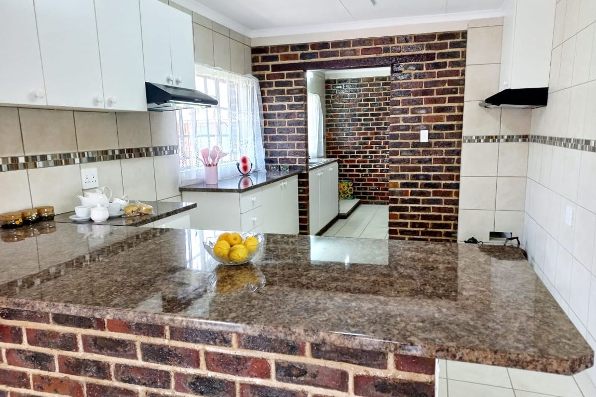 Discover your dream home in Rynfield, Benoni. This newly renovated 4- bedroom house, nestled close to schools and shops. - Photo 5