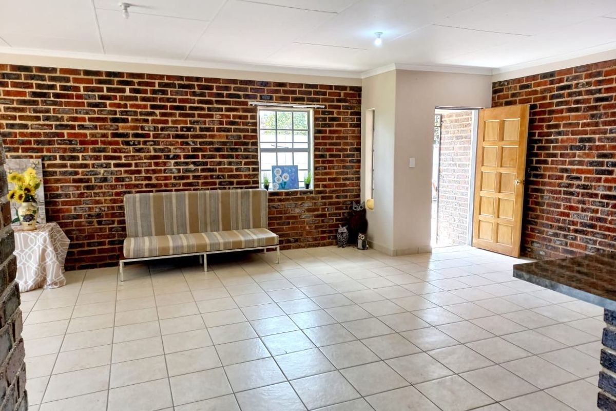 Discover your dream home in Rynfield, Benoni. This newly renovated 4- bedroom house, nestled close to schools and shops. - Photo 4