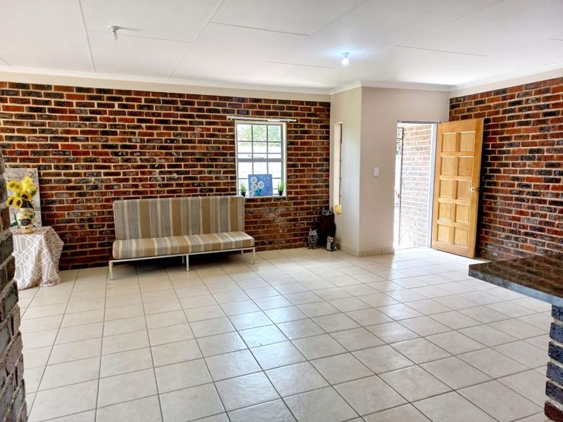 Discover your dream home in Rynfield, Benoni. This newly renovated 4- bedroom house, nestled close to schools and shops. - Photo 4