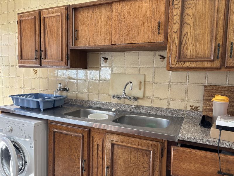 ON SHOW!!! ON SHOW!!!Lovely Family home for sale in Kensington a block from Jeppe girls. ON SHOW !! ON SHOW !! - Photo 9