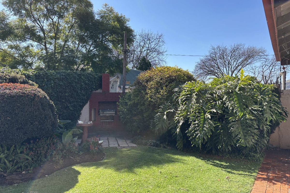 ON SHOW!!! ON SHOW!!!Lovely Family home for sale in Kensington a block from Jeppe girls. ON SHOW !! ON SHOW !! - Photo 4