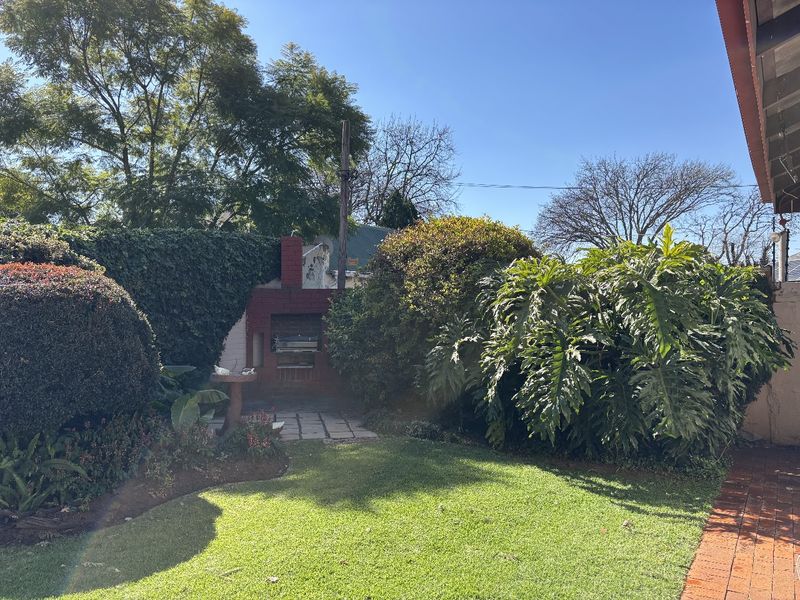 ON SHOW!!! ON SHOW!!!Lovely Family home for sale in Kensington a block from Jeppe girls. ON SHOW !! ON SHOW !! - Photo 4