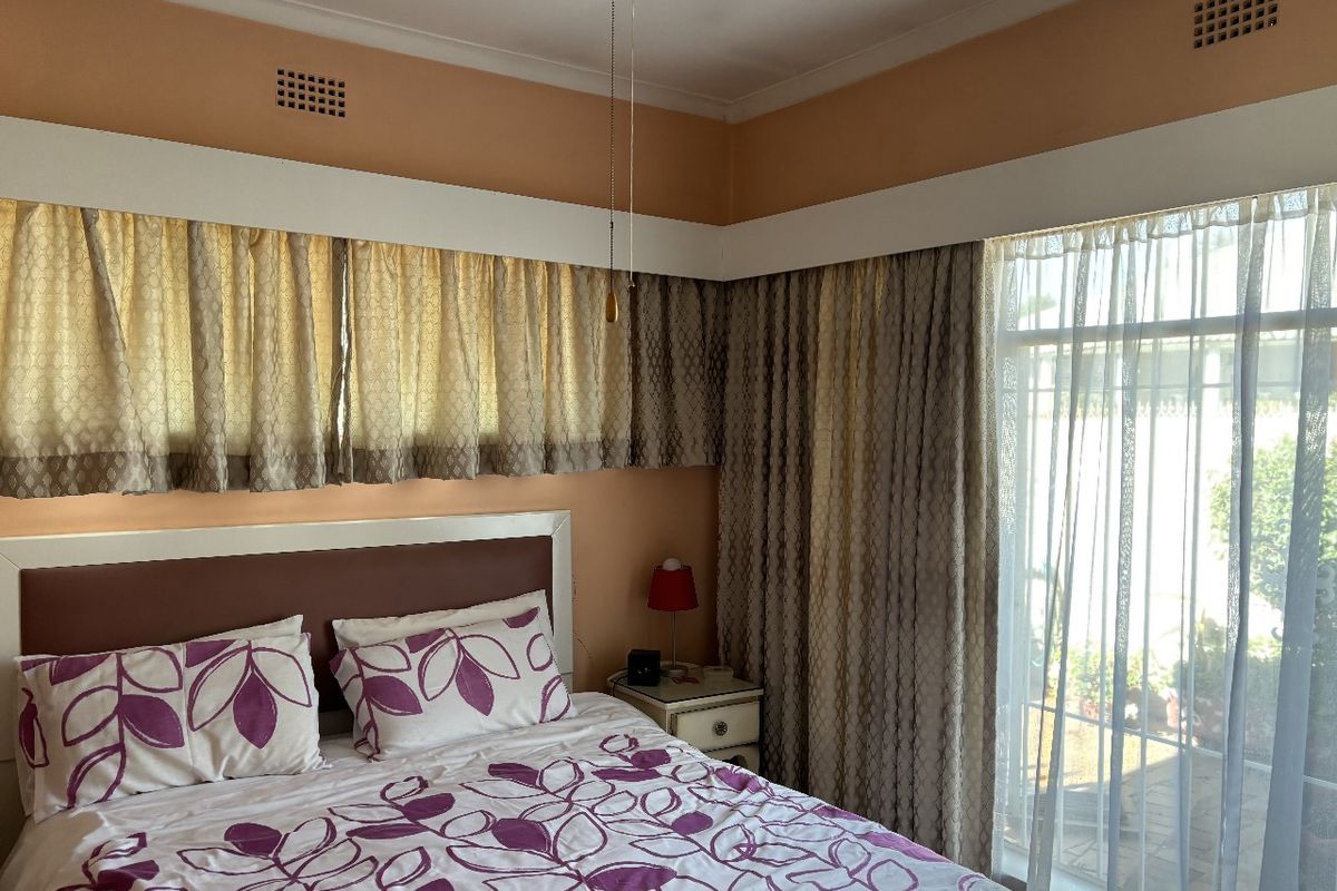 ON SHOW!!! ON SHOW!!!Lovely Family home for sale in Kensington a block from Jeppe girls. ON SHOW !! ON SHOW !! - Photo 5