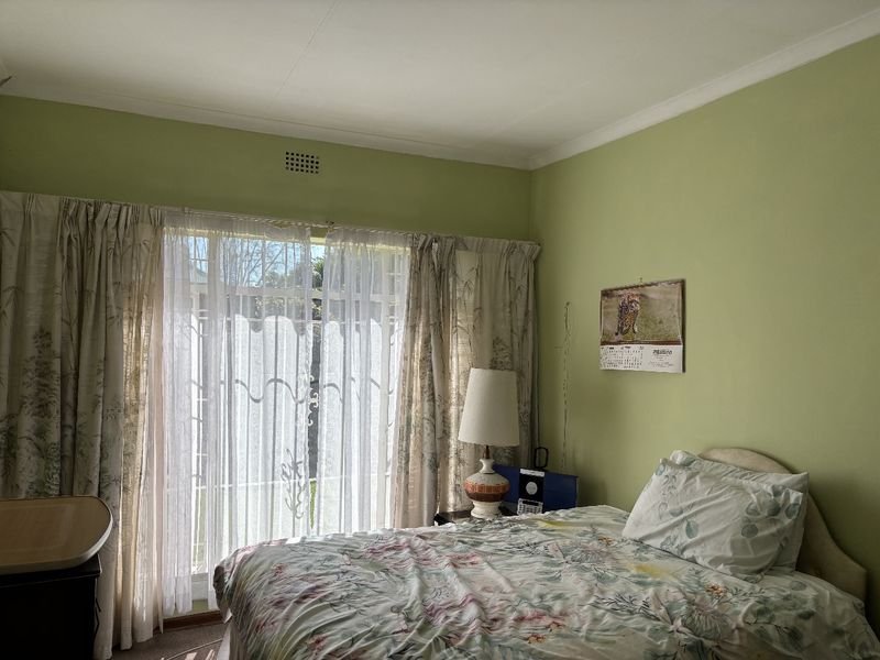 ON SHOW!!! ON SHOW!!!Lovely Family home for sale in Kensington a block from Jeppe girls. ON SHOW !! ON SHOW !! - Photo 10