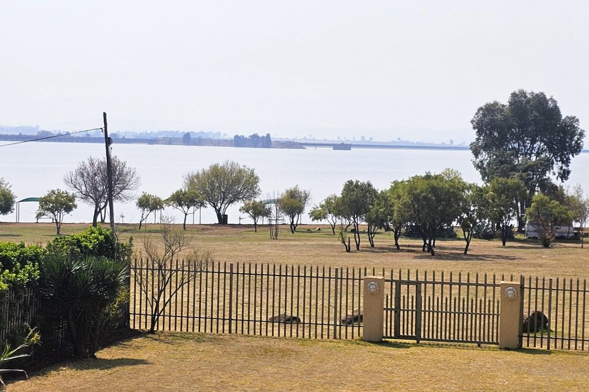 Charming 4-Bedroom Thatch Home and Business opportunity for Sale in Deneysville - Photo 2