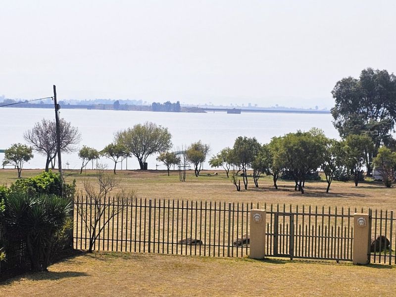 Charming 4-Bedroom Thatch Home and Business opportunity for Sale in Deneysville - Photo 2