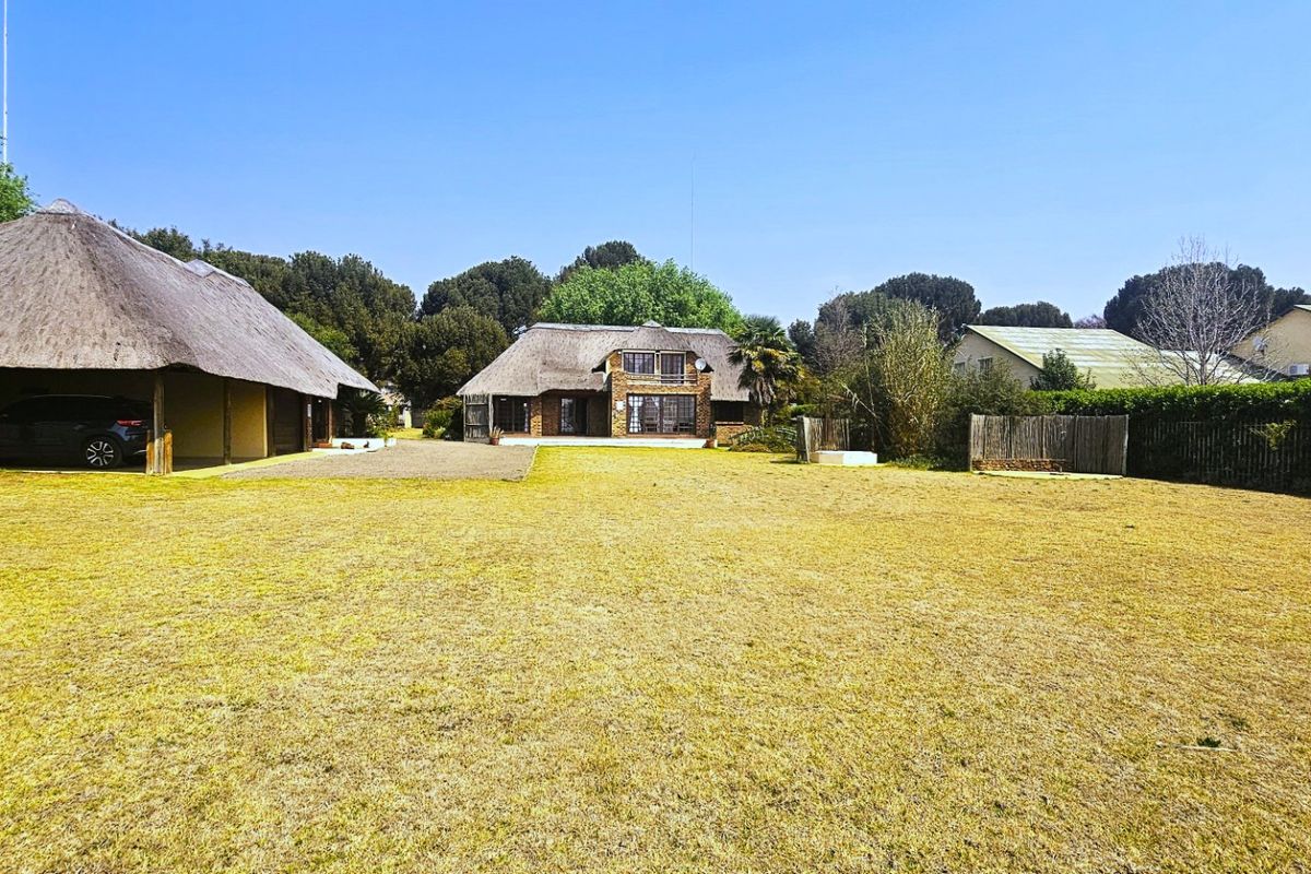 Charming 4-Bedroom Thatch Home and Business opportunity for Sale in Deneysville - Photo 3