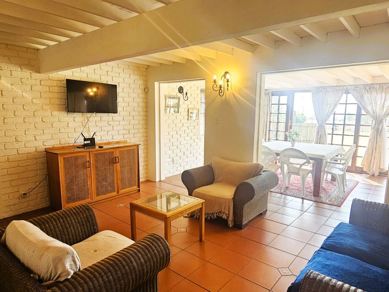 Charming 4-Bedroom Thatch Home and Business opportunity for Sale in Deneysville - Photo 5