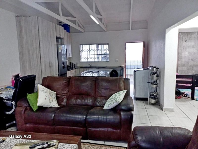 Lovely 2 bedroom 2nd floor townhouse - Photo 7