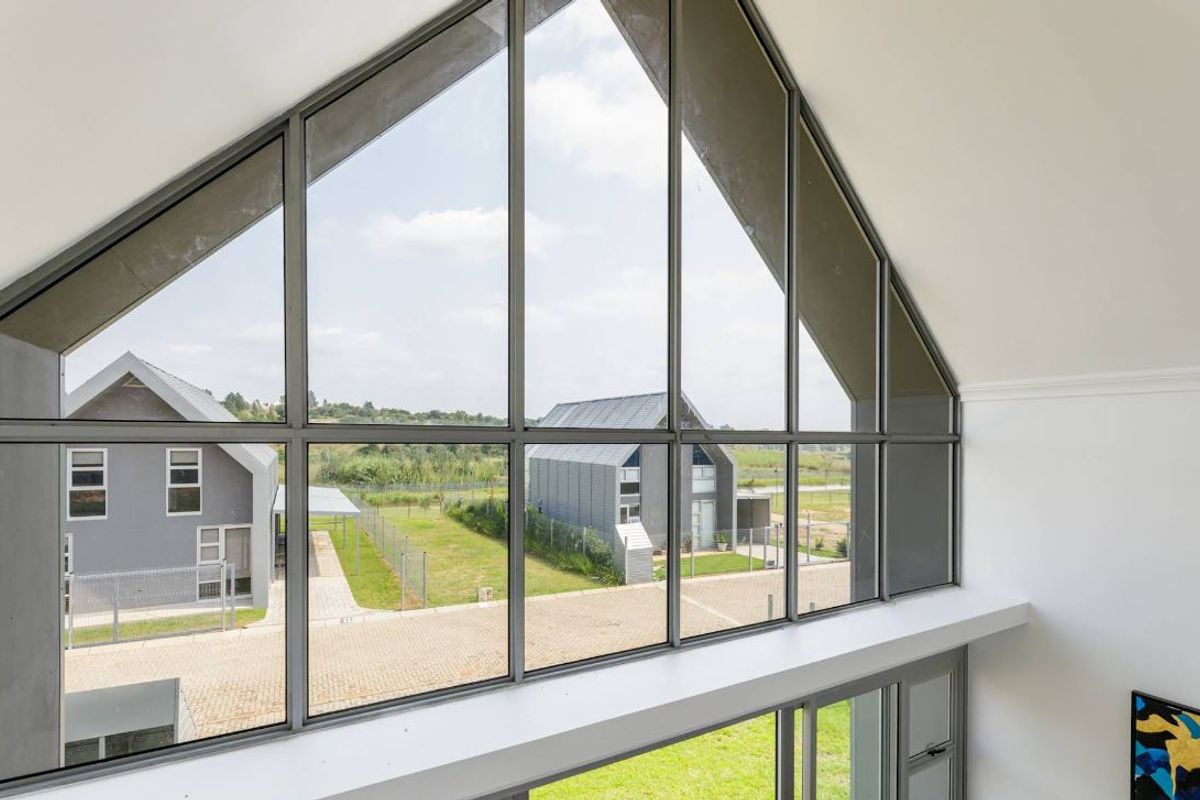 SIGNATUE UNIT 08 - GARDENS ESTATE – SUSTAINABLE OFF-GRID LIVING IN LANSERIA TRUE SUSTAINABILITY = REAL SAVINGS •	Off-grid ready: solar energy + borehole water supply - Photo 3