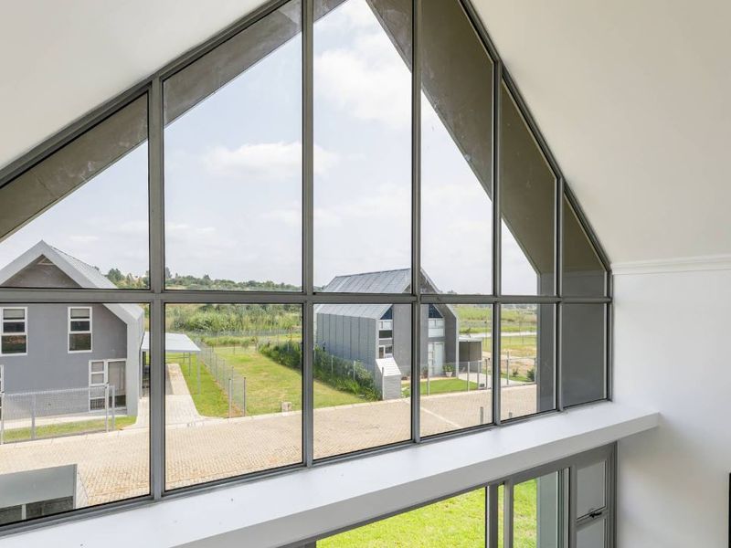 SIGNATUE UNIT 08 - GARDENS ESTATE – SUSTAINABLE OFF-GRID LIVING IN LANSERIA TRUE SUSTAINABILITY = REAL SAVINGS •	Off-grid ready: solar energy + borehole water supply - Photo 3