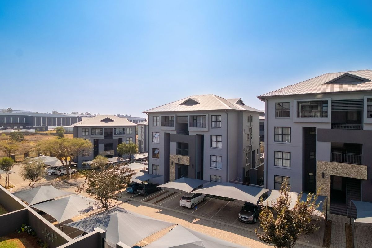 Stunning Modern Apartment in Westlake Eco Estate - Photo 3