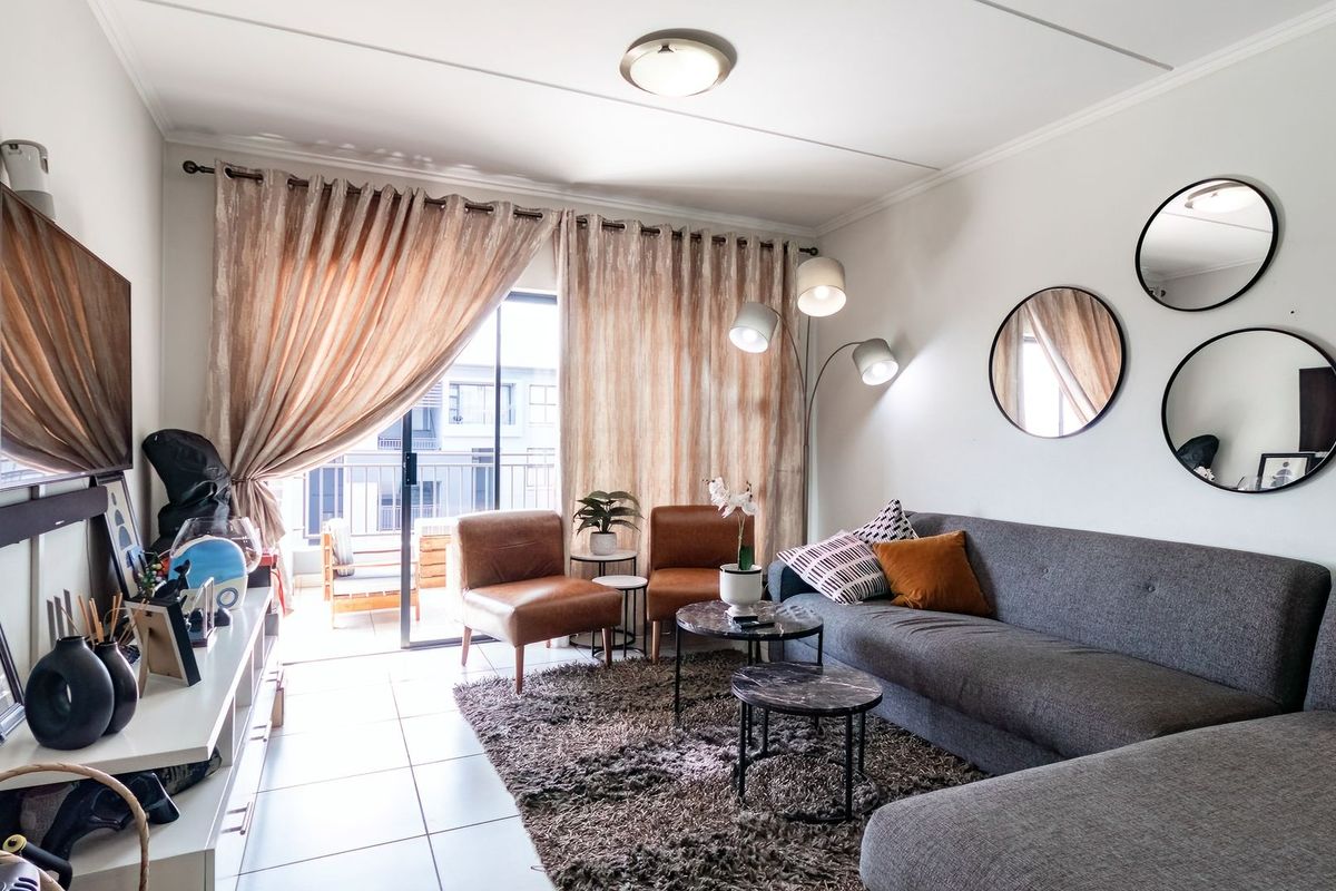 Stunning Modern Apartment in Westlake Eco Estate - Photo 5