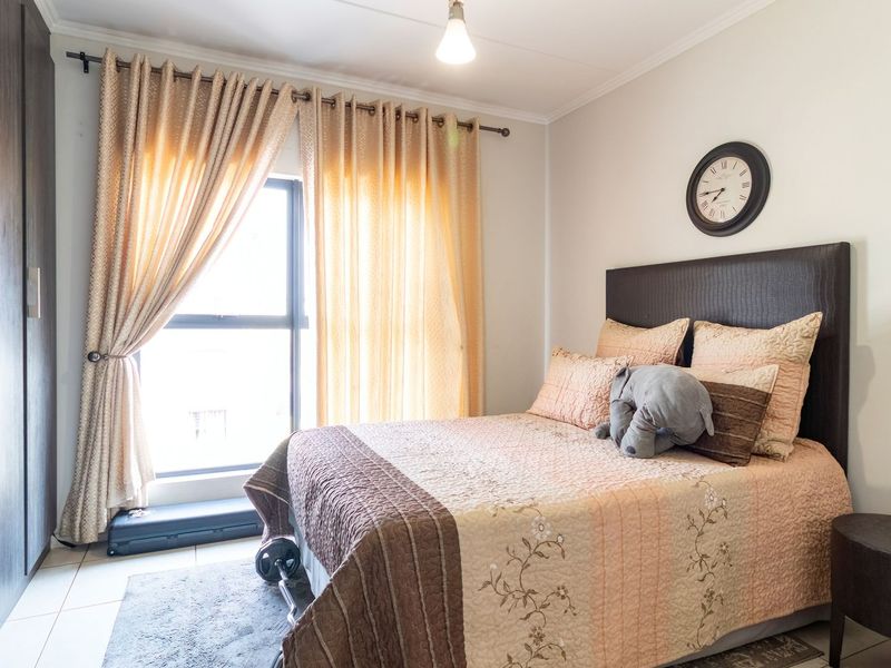 Stunning Modern Apartment in Westlake Eco Estate - Photo 9