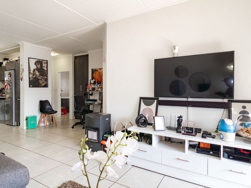 Stunning Modern Apartment in Westlake Eco Estate - Photo 6