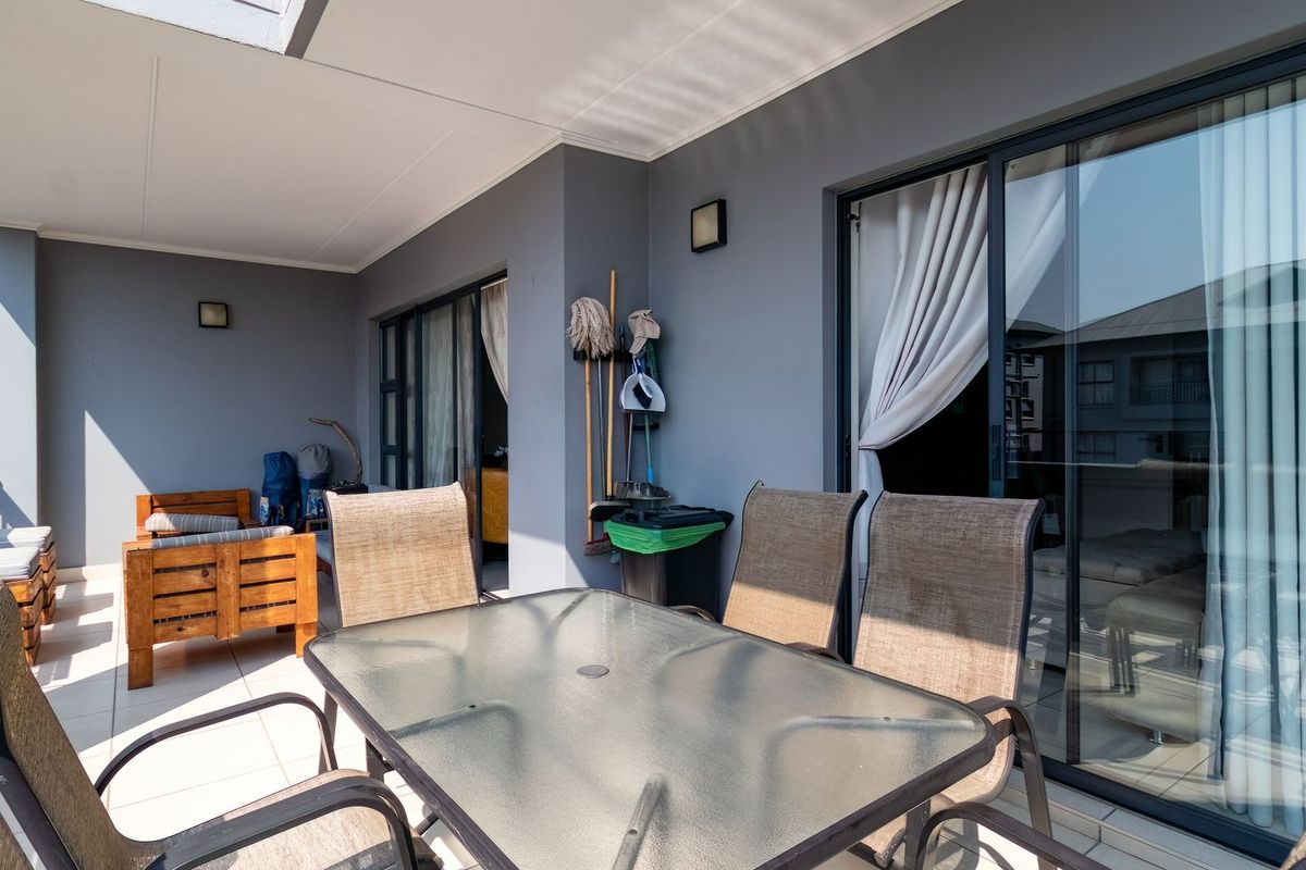 Stunning Modern Apartment in Westlake Eco Estate - Photo 2