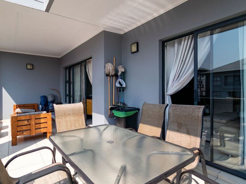 Stunning Modern Apartment in Westlake Eco Estate - Photo 2