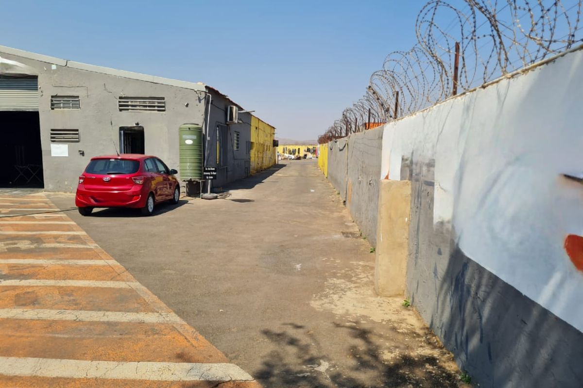 Well Sized and an Excellent Location for your business - Photo 3