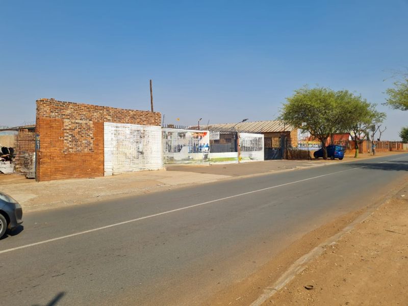 Well Sized and an Excellent Location for your business - Photo 2