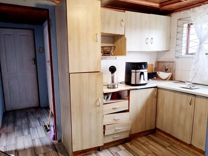 2 Bedroom House for Sale in Mdantsane - Photo 6