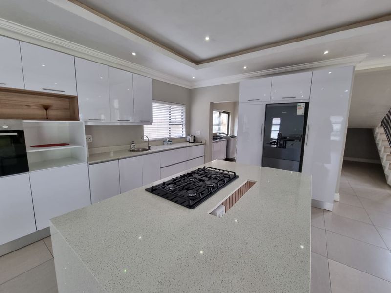 To Rent - Freestanding furnished 4 bedroom, pet friendly family home, - Photo 9