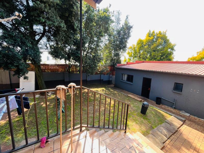Grab this great and rare investment opportunity in the popular suburb of Melville. - Photo 3