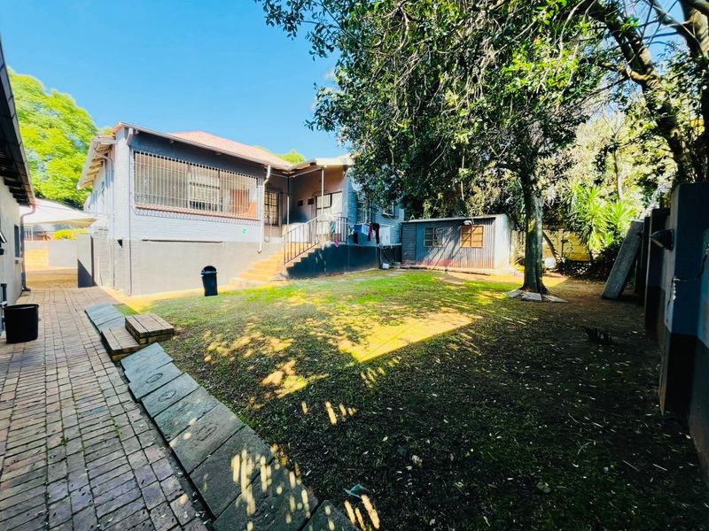 Grab this great and rare investment opportunity in the popular suburb of Melville. - Photo 2