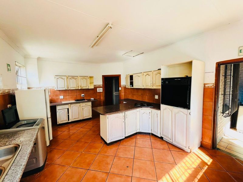 Grab this great and rare investment opportunity in the popular suburb of Melville. - Photo 9