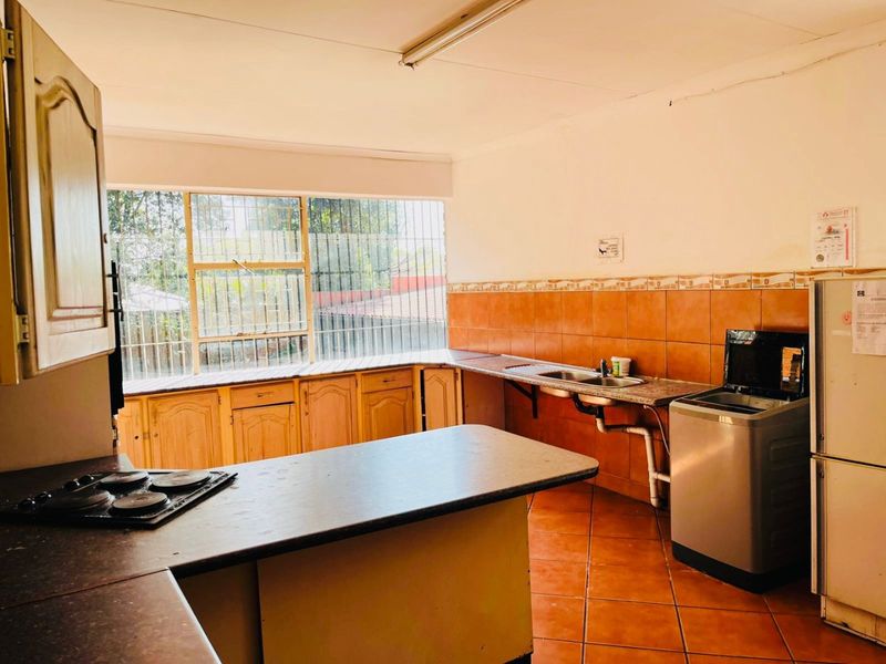 Grab this great and rare investment opportunity in the popular suburb of Melville. - Photo 4