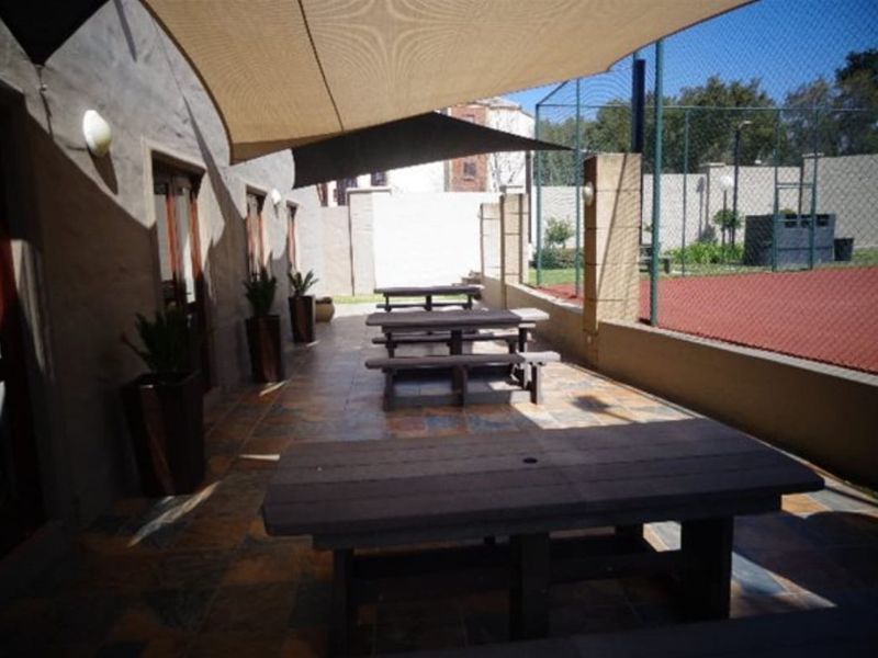 2 BEDROOM PLUS LOFT APARTMENT IN PAULSHOF  - Photo 9