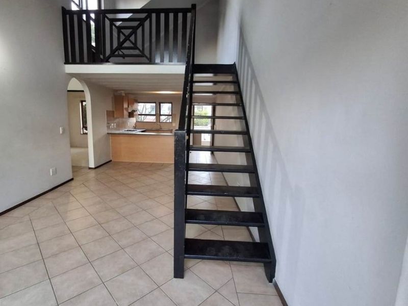 2 BEDROOM PLUS LOFT APARTMENT IN PAULSHOF  - Photo 4