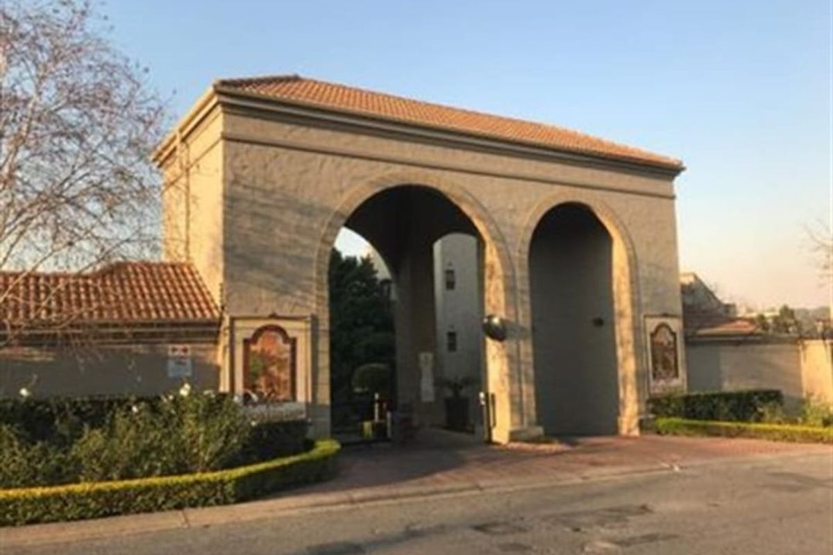 2 BEDROOM PLUS LOFT APARTMENT IN PAULSHOF  - Photo 2