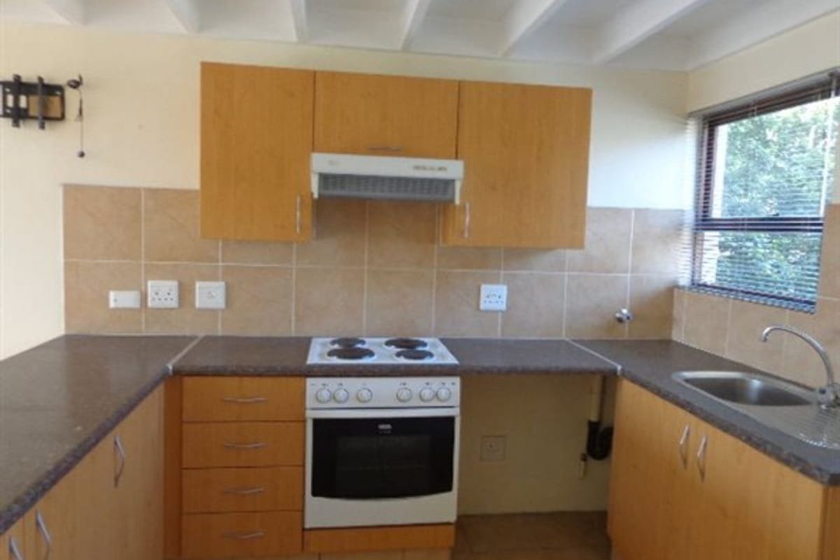 2 BEDROOM PLUS LOFT APARTMENT IN PAULSHOF  - Photo 3