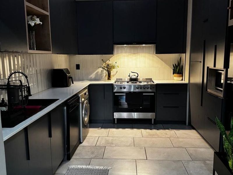 Spacious Family Home with Granny Flat and Pool - Photo 2