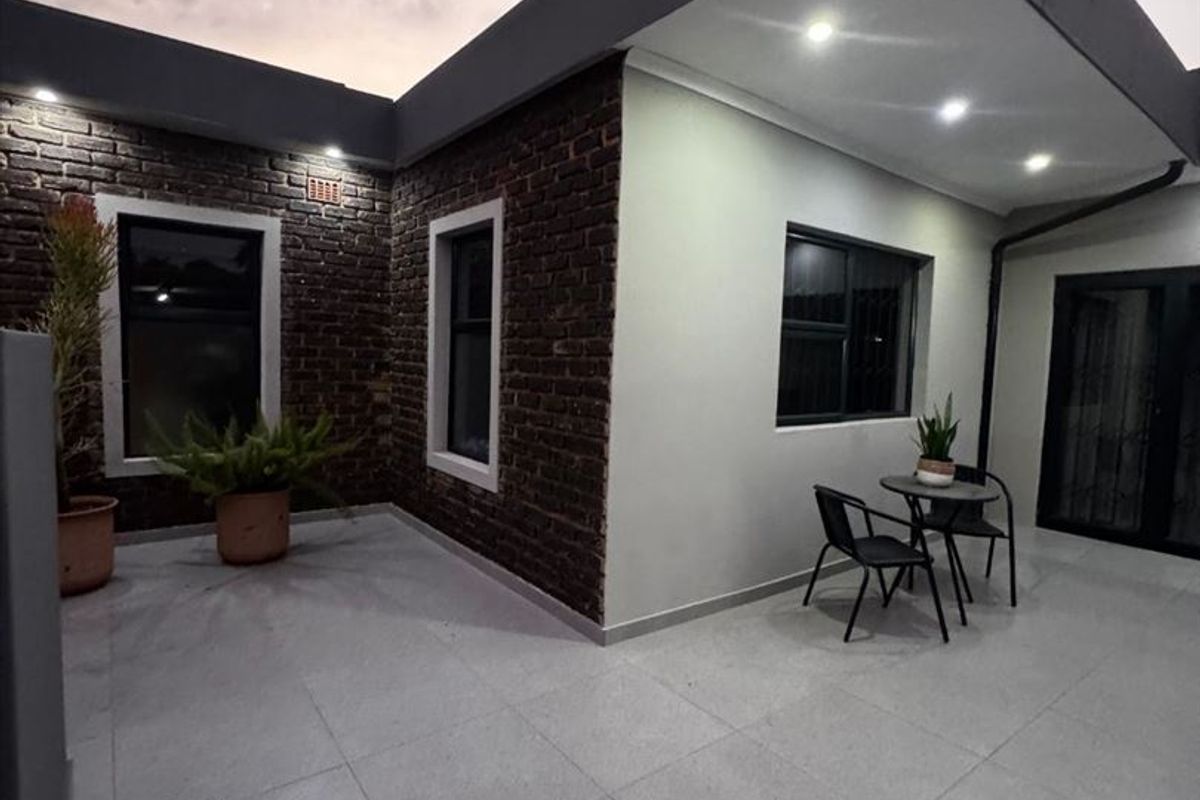 Spacious Family Home with Granny Flat and Pool - Photo 5