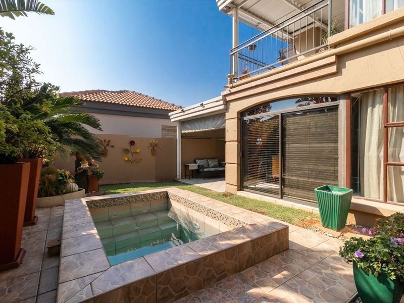 Stylish Family Home with Pool and Double Garage - Photo 3