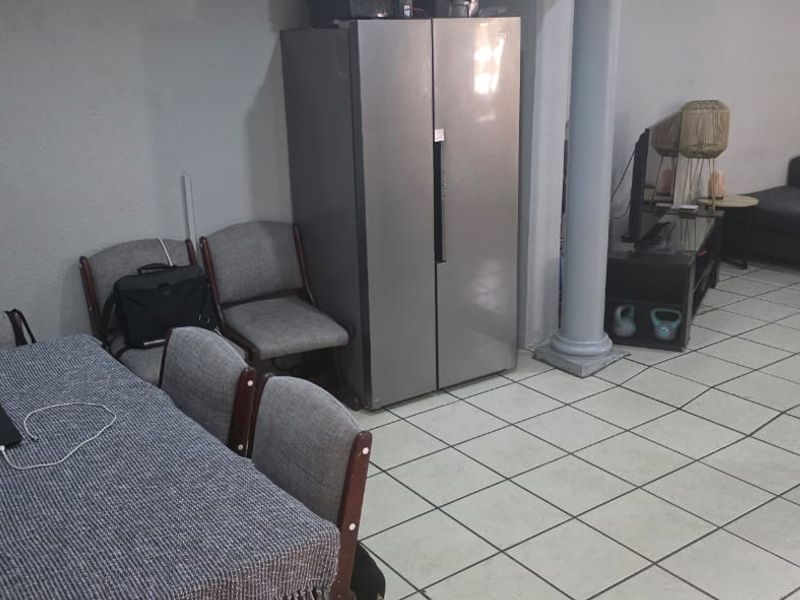 Spacious 2-Bedroom Home with Garage & Pet-Friendly - Photo 6