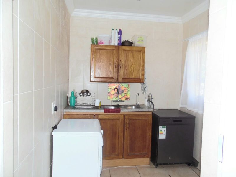 OASIS OF SPACE AND BEAUTY - Photo 5