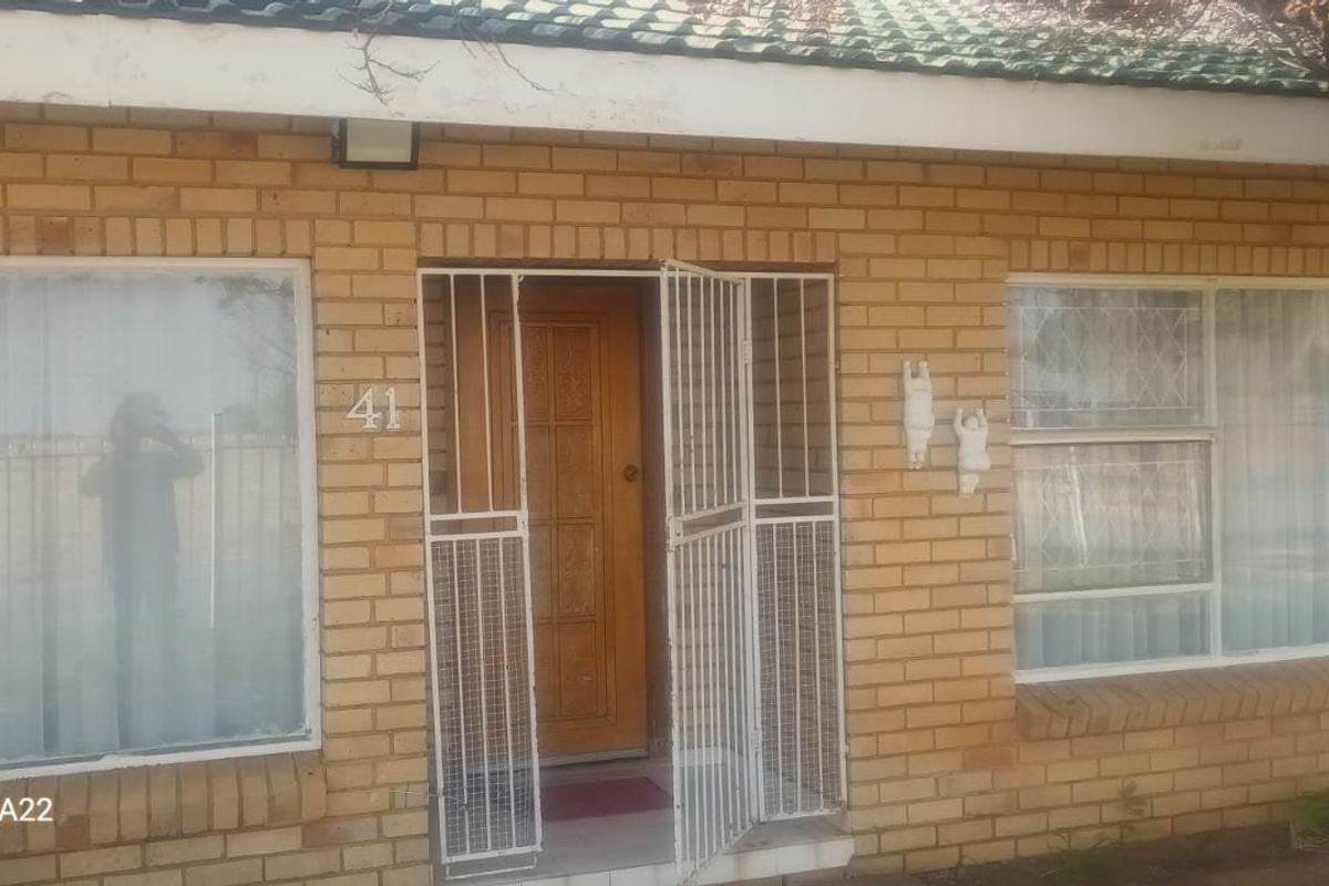 OASIS OF SPACE AND BEAUTY - Photo 3