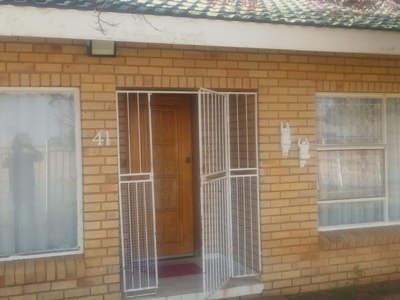 OASIS OF SPACE AND BEAUTY - Photo 3