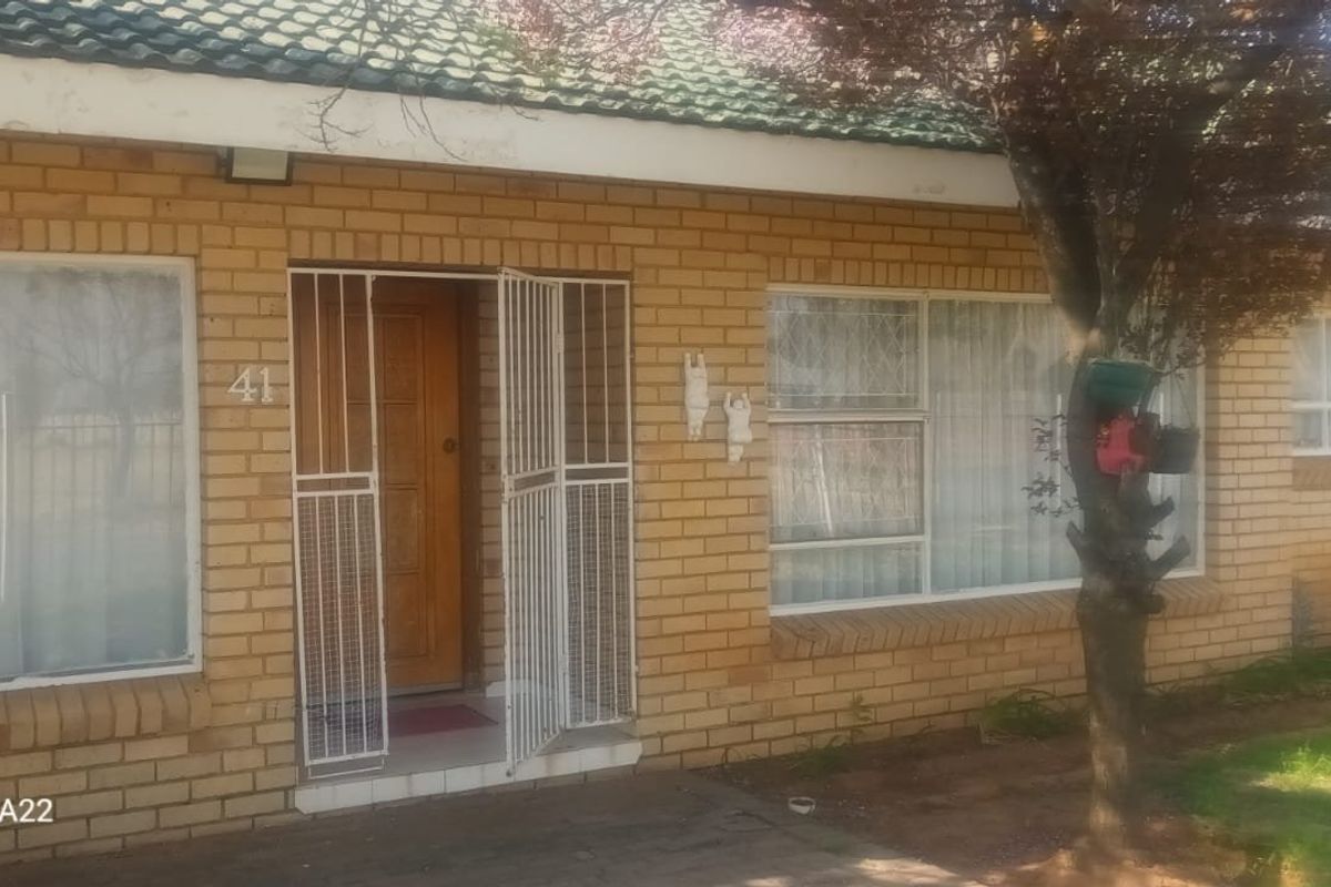 OASIS OF SPACE AND BEAUTY - Photo 2