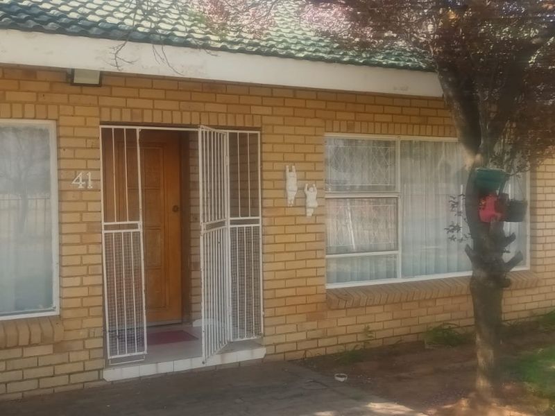 OASIS OF SPACE AND BEAUTY - Photo 2