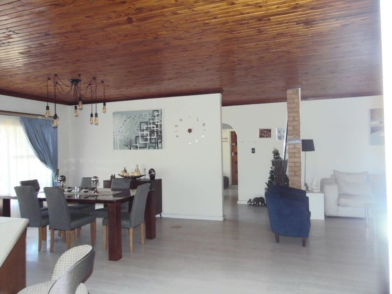 OASIS OF SPACE AND BEAUTY - Photo 10