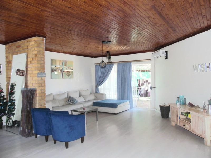 OASIS OF SPACE AND BEAUTY - Photo 7