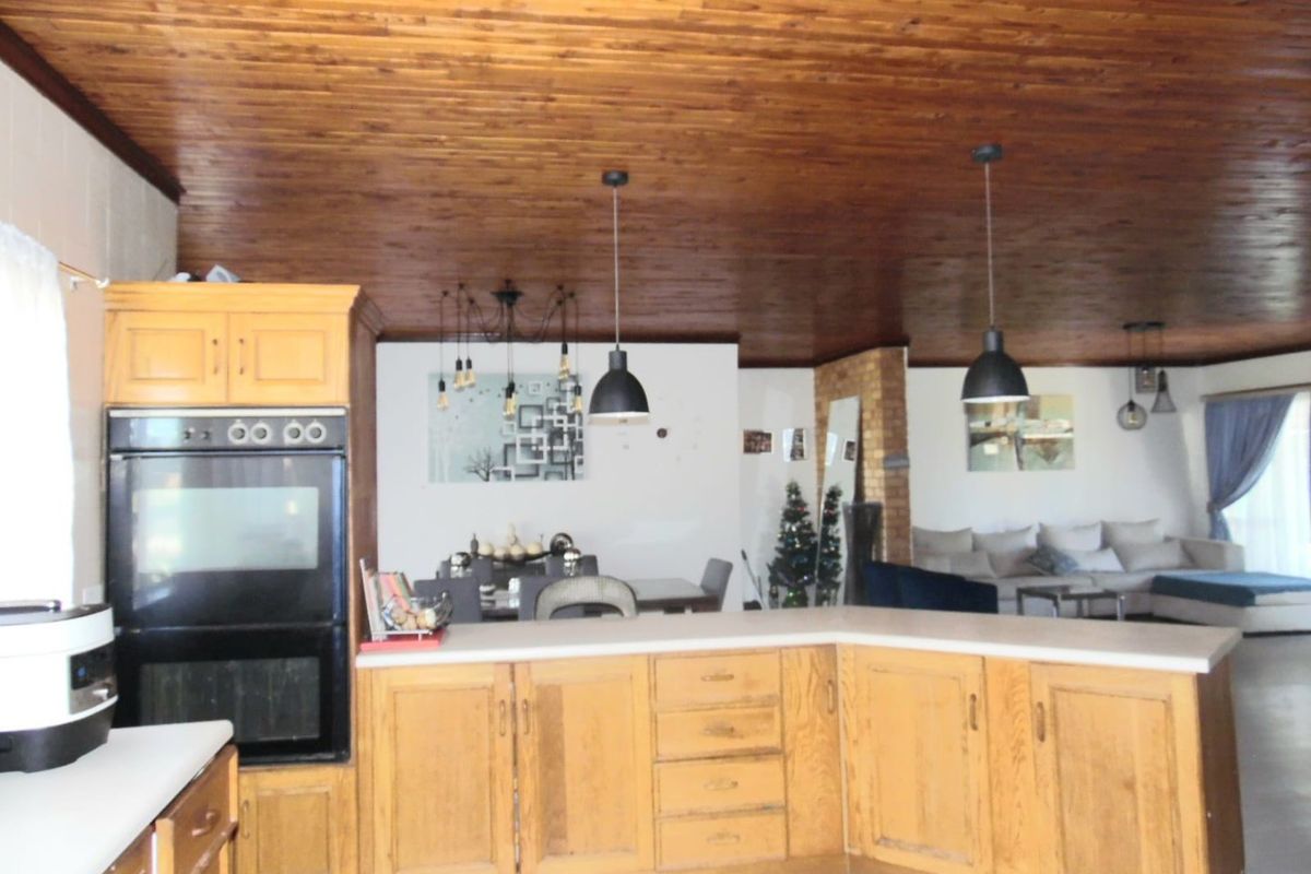 OASIS OF SPACE AND BEAUTY - Photo 4